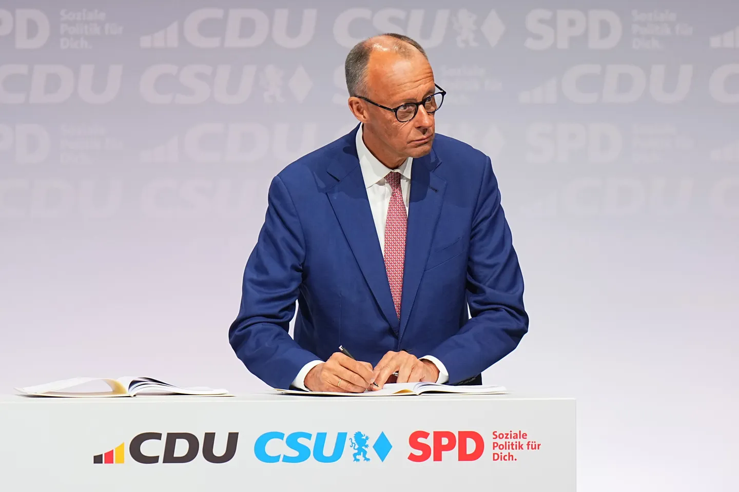 Deutschland bekommt eine neue Regierung - Merz stellt sich der Wahl zum Kanzler